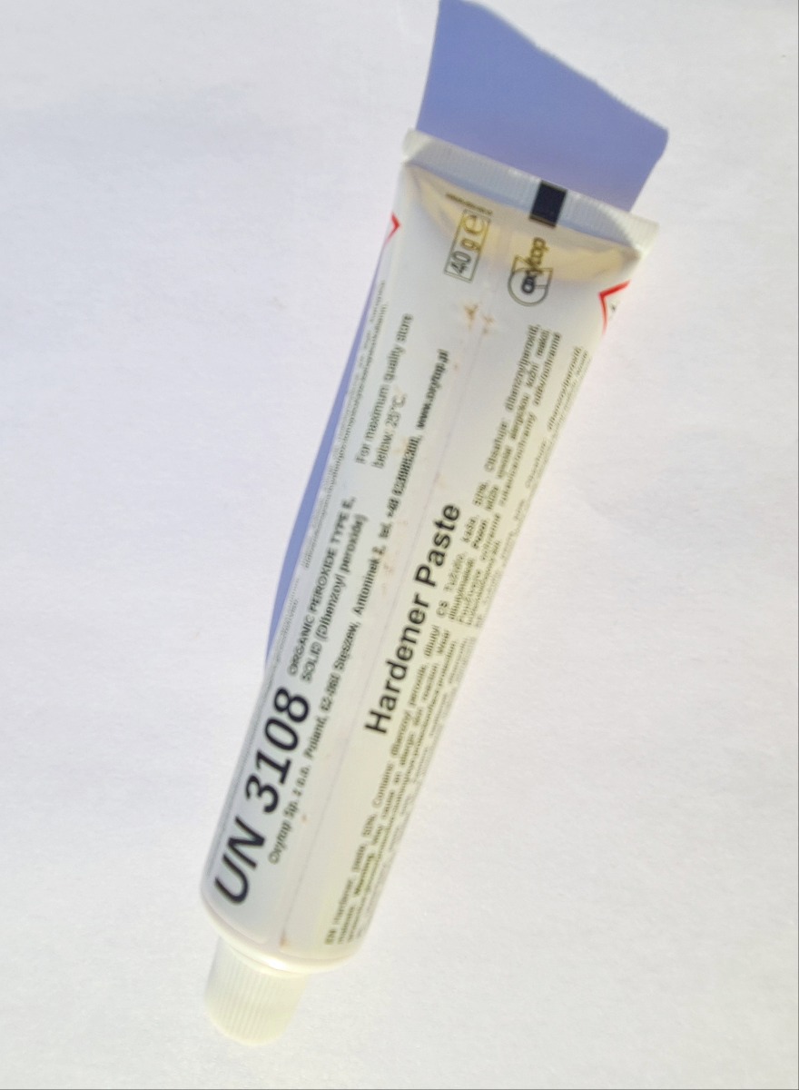 5 tubes of body filler hardener