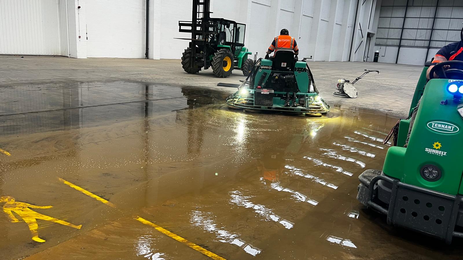 Industrial concrete polishing using a power trowel for large areas quickly